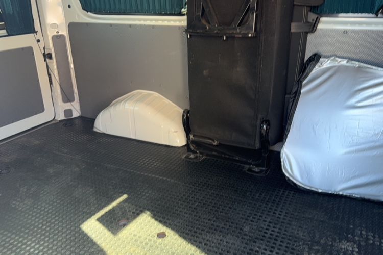 Used SAIC MAXUS Xintu V80 2023 2.0T Manual Classic Aoyuntong Short Wheelbase Mid-Roof 5/6-Seater
