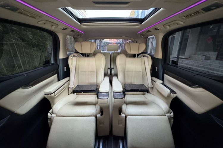 Used Toyota Alphard 2018 Revised Version 3.5L Premium Edition
