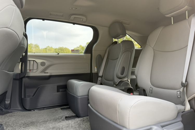 Used Toyota Sienna 2021 2.5L Hybrid Luxury Edition