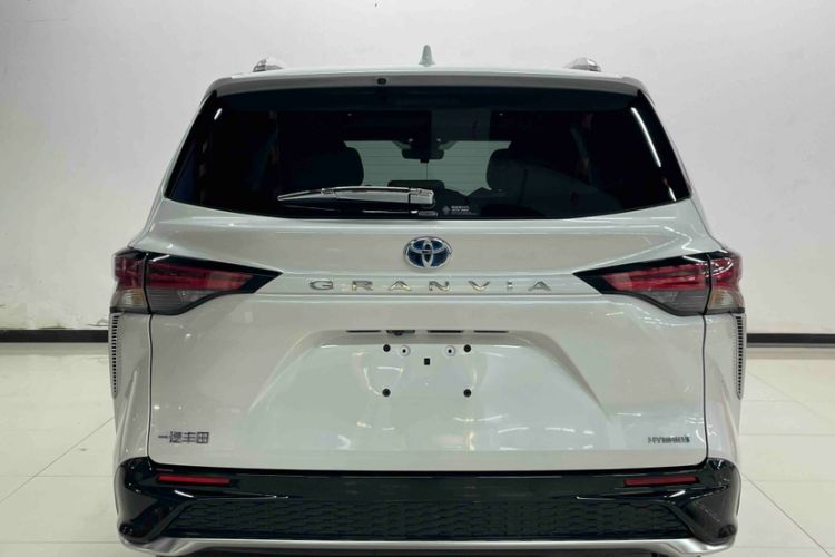 Used Toyota Granvia 2023 2.5L Hybrid Prestige PLUS Edition