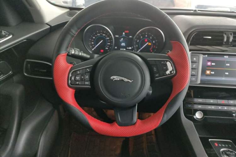 Used Jaguar F-PACE 2016 2.0T Two-Wheel Drive Urban Luxury Edition
