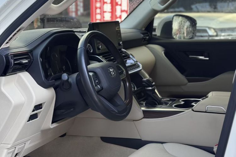 Used Toyota Land Cruiser 2022 3500 3.5T GXR with 20 Wheels Velvet Finish No Creep—Middle East
