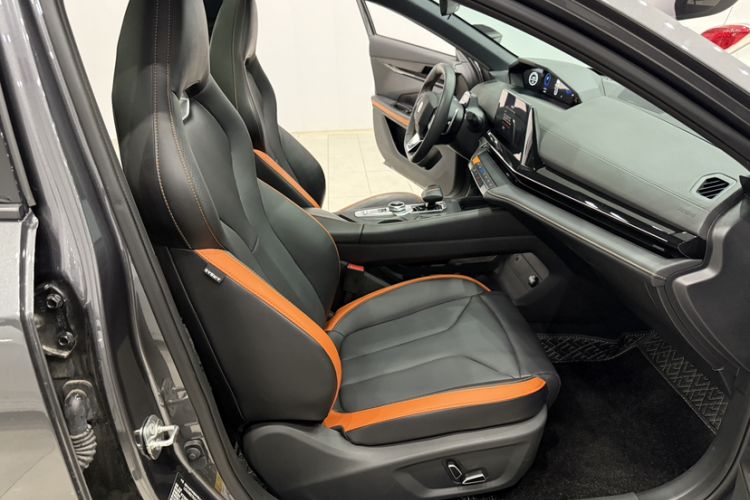 Used Changan UNI-V 2024 1.5T High-Energy Version
