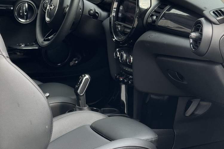 Used  MINI 2021 1.5T COOPER Classic Edition
