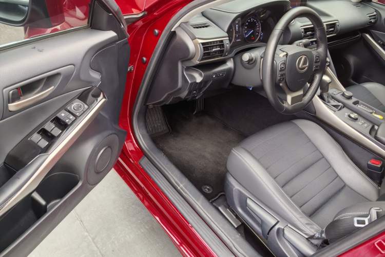 Used Lexus IS 2017 300 Leading Edition
