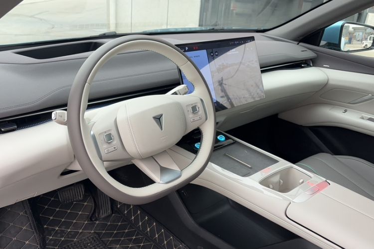 Used  L07 2024 230Max Qiankun Intelligent Driving ADS SE Range-Extended Version
