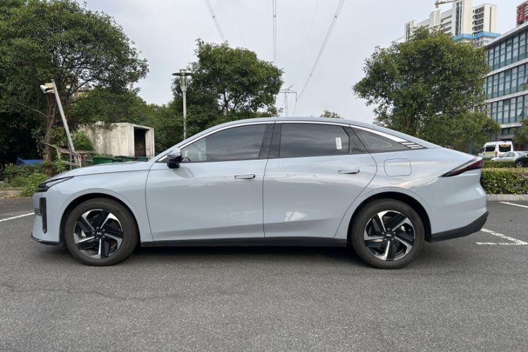 Used  L6 2024 125km PLUS Dragon Edition
