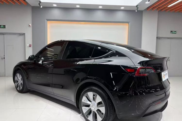 Used Tesla Model Y 2022 Long-Range All-Wheel-Drive Version