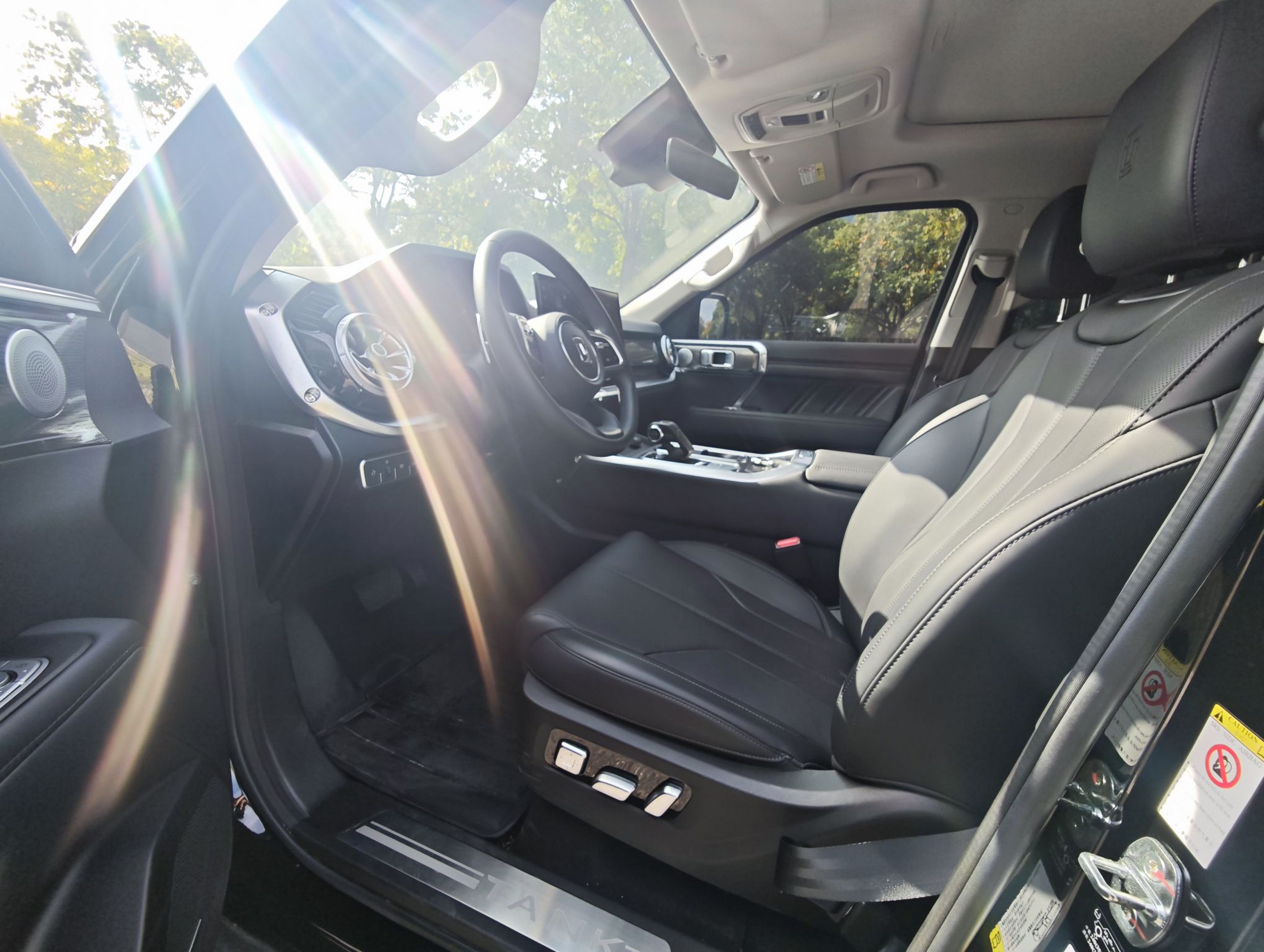 المقاعد الأمامية داخل السيارة