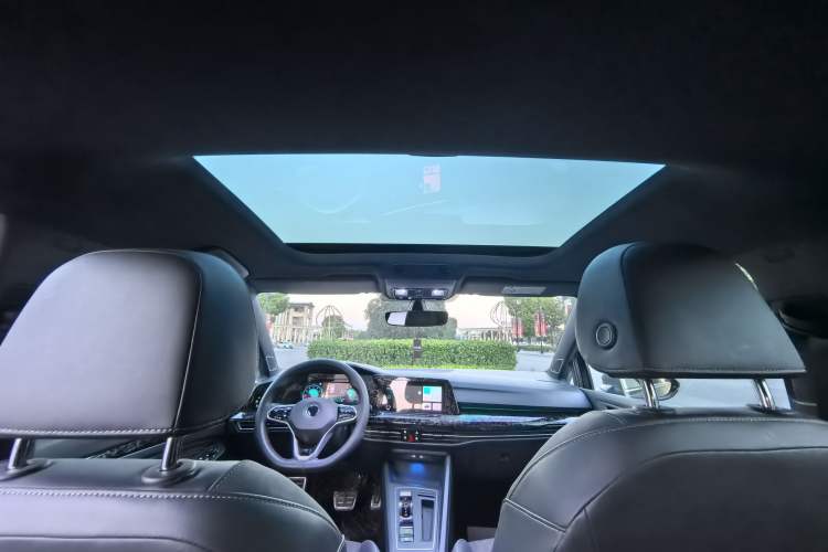 Used Volkswagen Golf 2023 Facelift 280TSI DSG R-Line Lite
