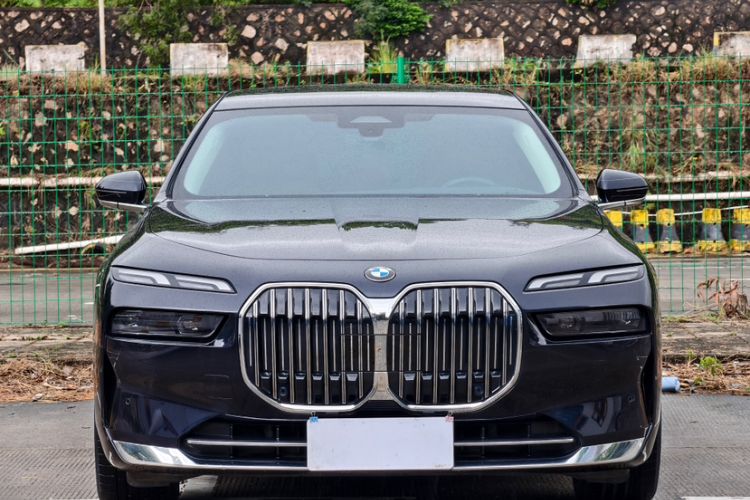 Used BMW 7 Series 2023 735Li Luxury Package
