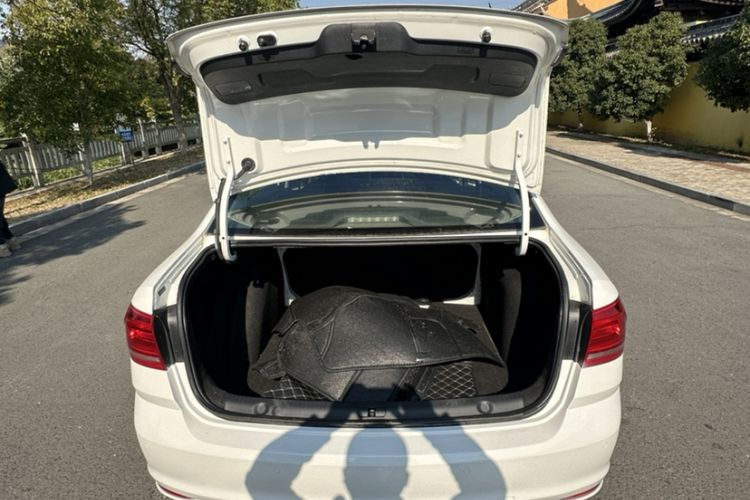 Used Volkswagen Lavida 2017 1.6L Automatic Fashion Edition
