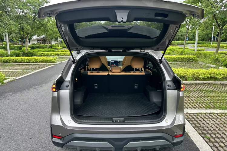 Used  L7 2023 1.5T 115 km PLUS
