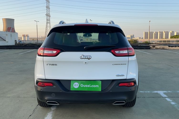 Used  Cherokee 2016 2.4L Leading Smart Version
