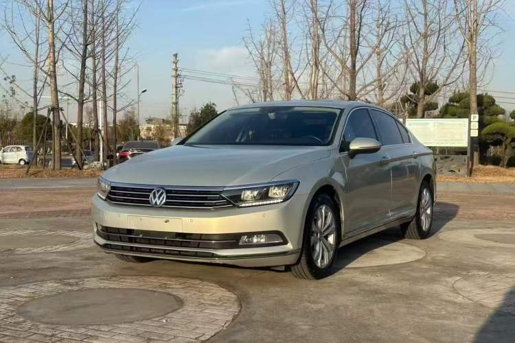 Used Volkswagen Magotan 2017 330TSI DSG Luxury Model
