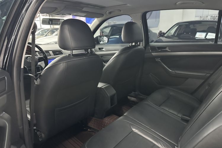 Used Volkswagen Lavida 2015 1.6L Automatic Comfort Edition
