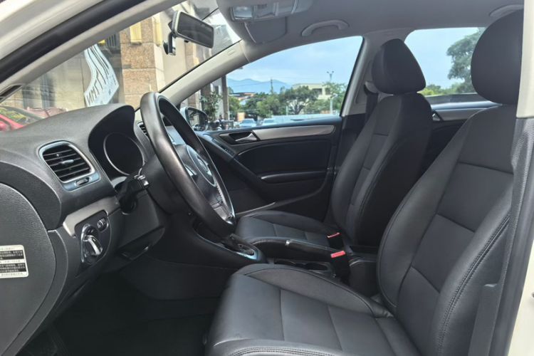 Used Volkswagen Golf 2012 1.6L Automatic Fashion Model
