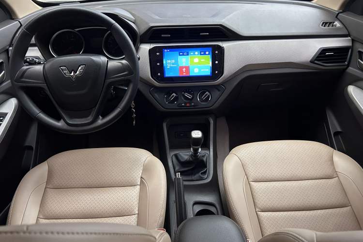 Used Wuling Hongguang 2018 1.5L S Comfort Model L2B
