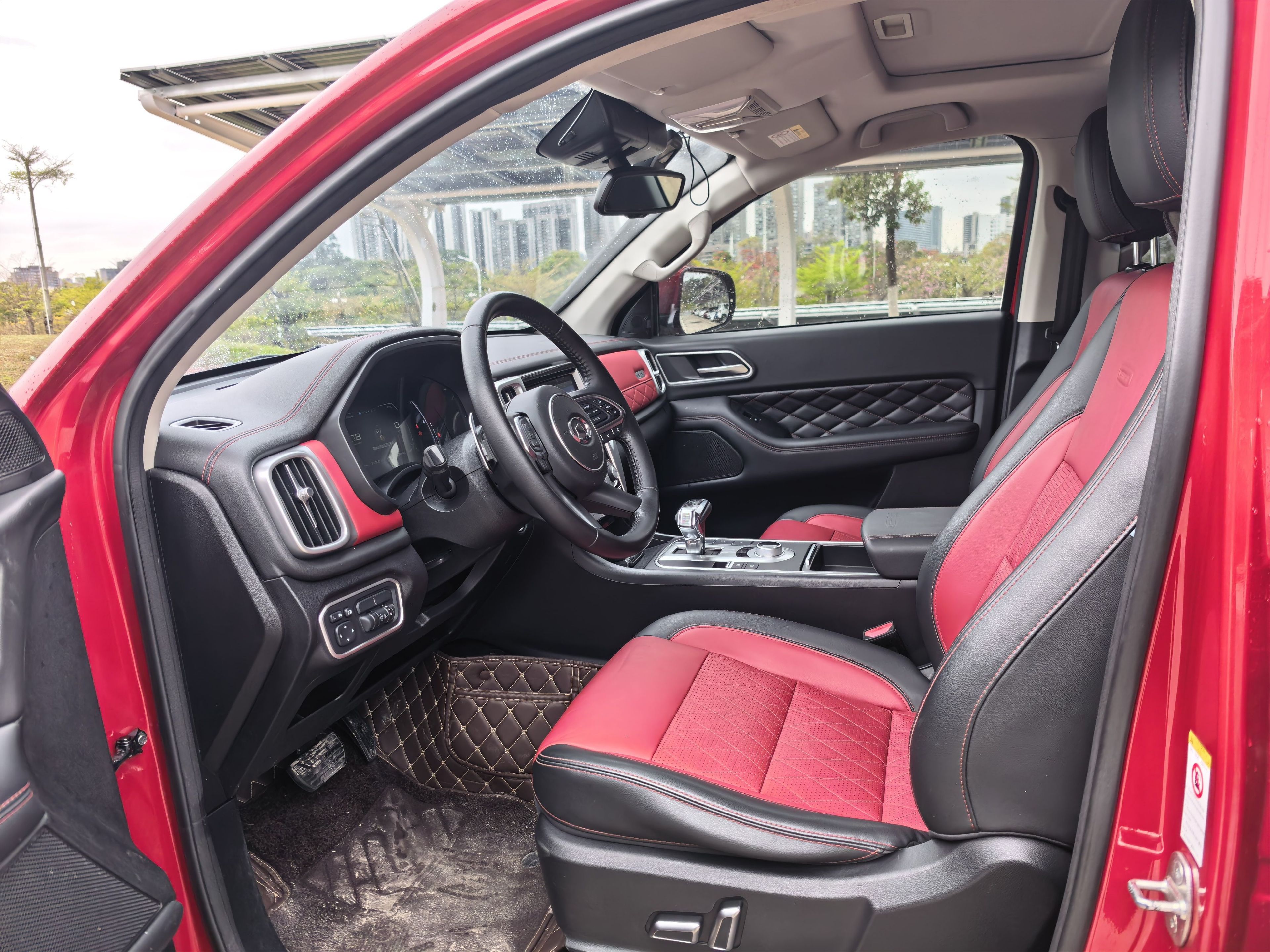 Переднее сиденье в автомобиле