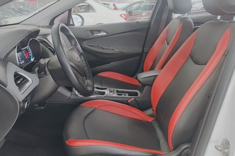 Used Chevrolet Cruze 2018 320 Automatic Pioneer Sunroof Edition
