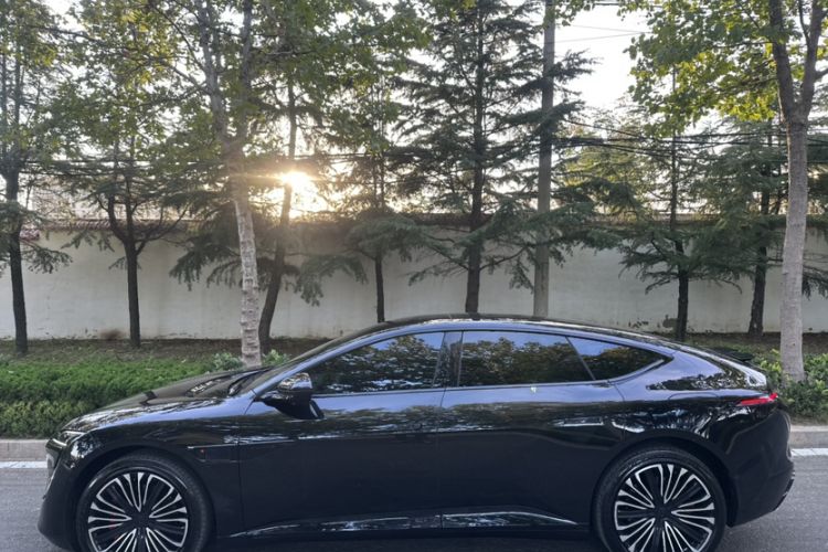 Used  12 2025 Ultra Extended-Range Edition
