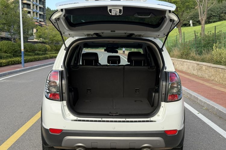 Used Chevrolet Captiva 2014 2.4L 4x4 Flagship Edition 7 Seats
