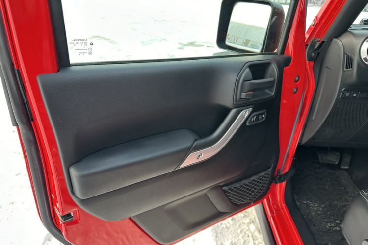 Used  Wrangler 2015 3.6L Rubicon Two-Door Comfort Edition
