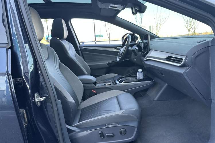 Used Volkswagen ID.4 CROZZ 2021 Long-Range Lite PRO Two-Wheel Drive Version
