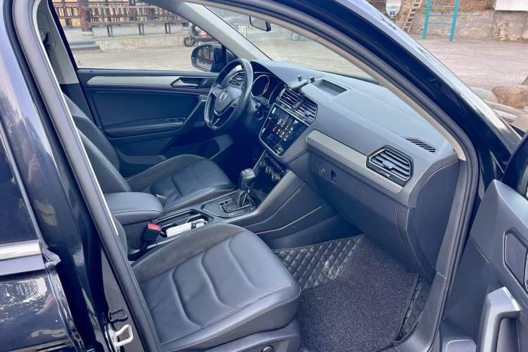 Used Volkswagen Tiguan L 2021 330TSI Automatic Two-Wheel Drive Smart Edition
