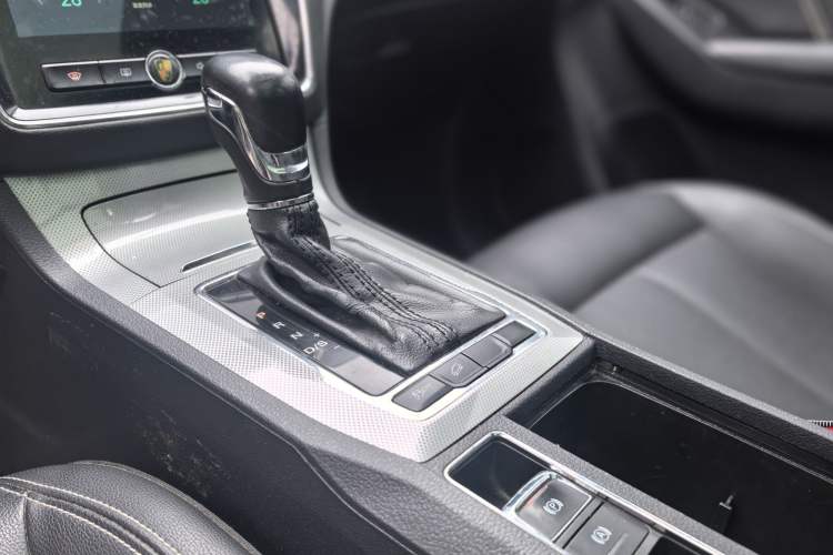 Used Roewe RX5 2016 20T Two-Wheel Drive Automatic Internet Smart Edition