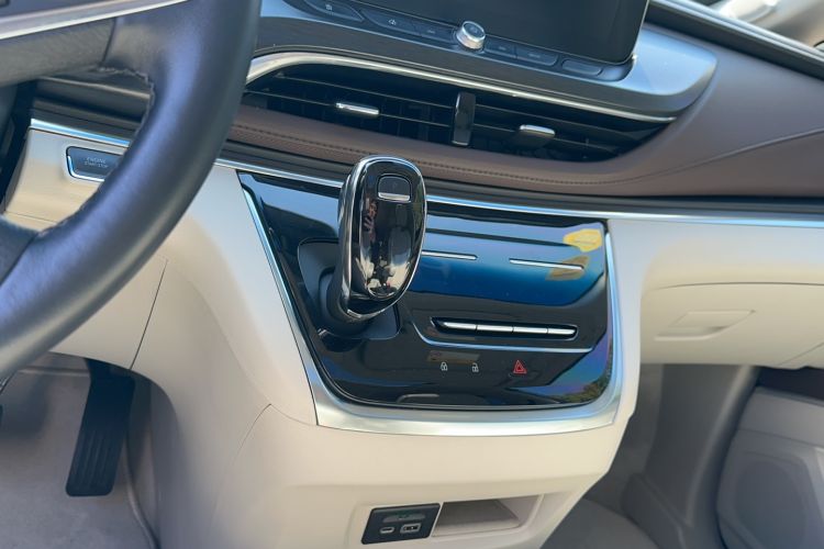 Used Buick GL8 2021 Land Cruiser Executive Class 652T Luxury Model
