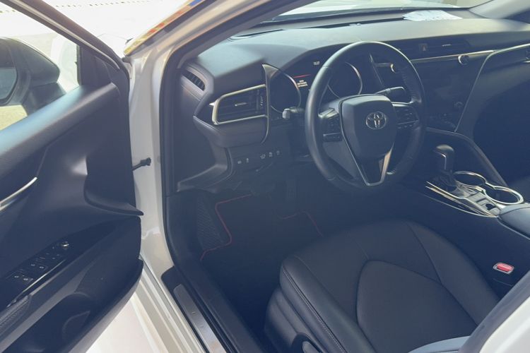 Used Toyota Camry 2019 2.0S FENGSHANG Version China VI Standard
