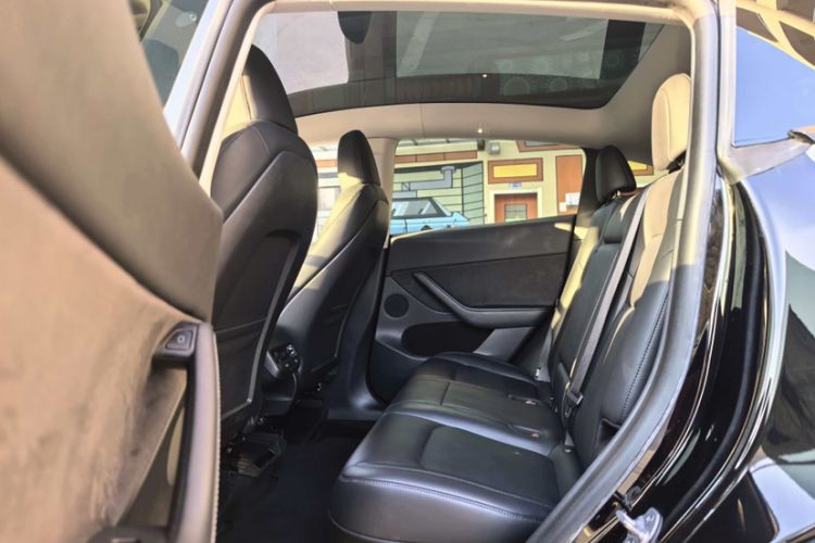 Used Tesla Model Y 2022 Rear-Wheel-Drive Version
