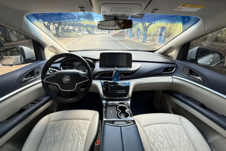 Used Buick GL8 2022 Land Cruiser Executive Class 652T Comfort Model
