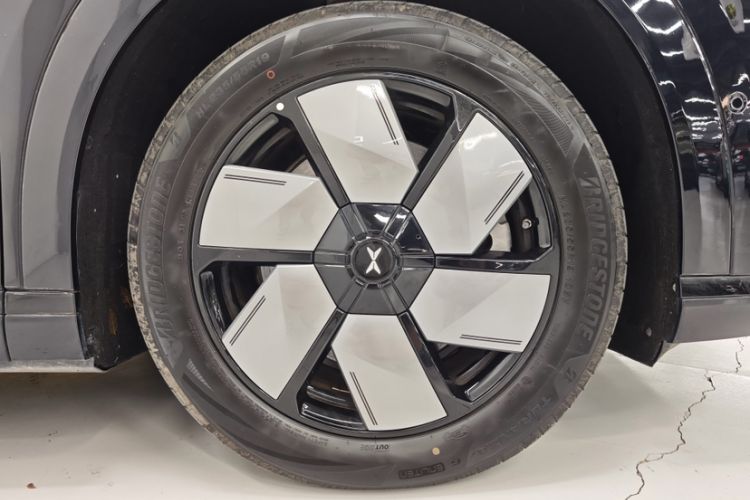 Used XPeng X9 2024 702 Ultra-Long Range Max
