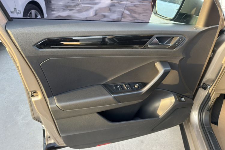 Used Volkswagen T-ROC 2019 280TSI DSG Two-Wheel Drive Comfort Version China VI Standard
