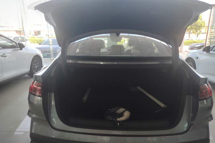 Used BYD Qin L 2025 DM-i Smart Drive 80KM Leading Model
