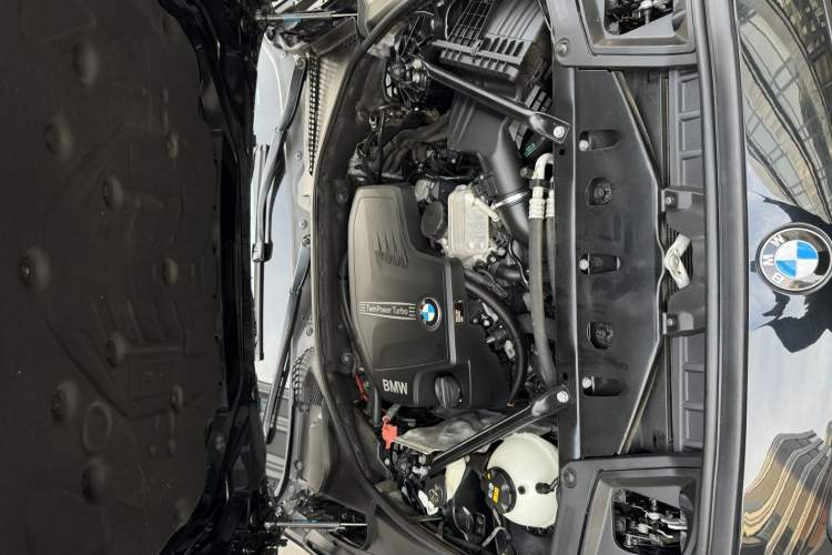 Used BMW 5 Series 2014 520Li Elegant Model
