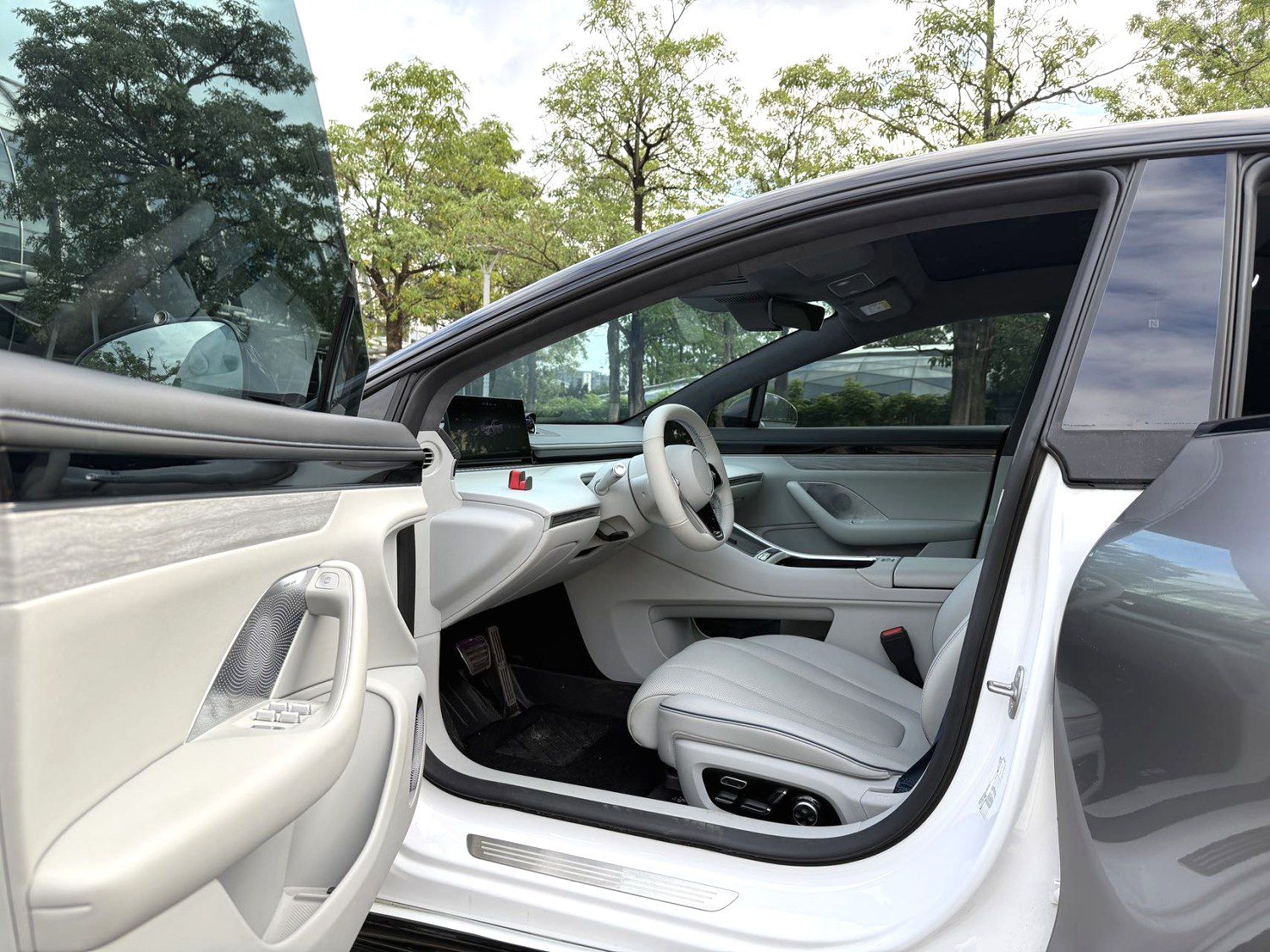 Переднее сиденье в автомобиле