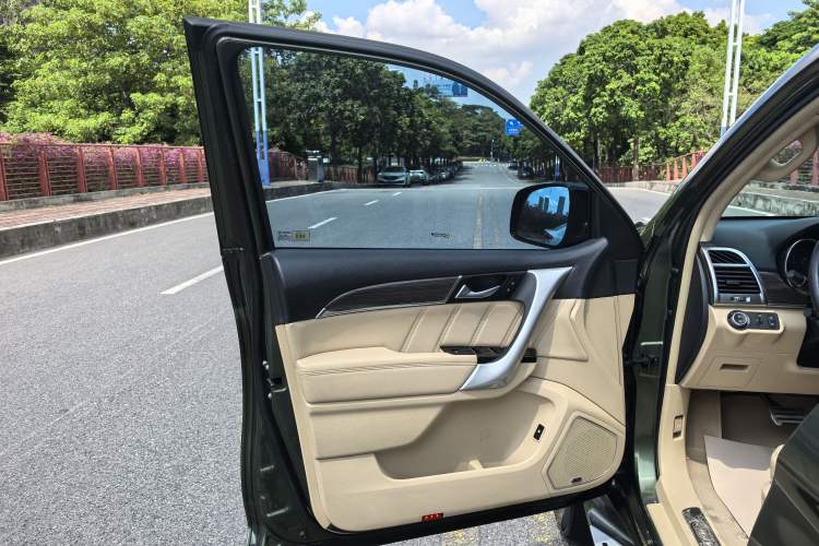 Used Haval H9 2015 2.0T Four-Wheel Drive Ultra-Luxury 7-Seater
