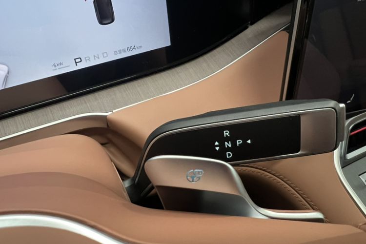 Used Denza N8L 2025 Flagship Model