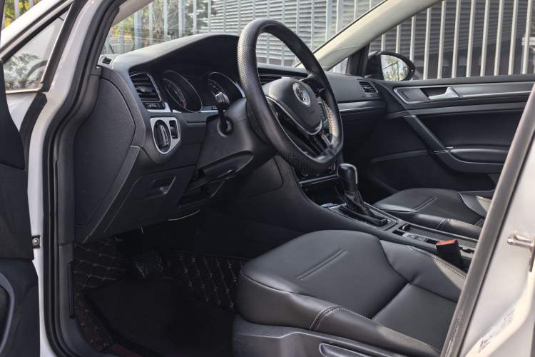 Used Volkswagen Golf 2017 230TSI Automatic Comfort Edition – Celebrating Milestone of One Million Units
