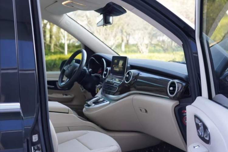 Used Mercedes-Benz V-Class 2017 V 260 L Prestige Extended Edition
