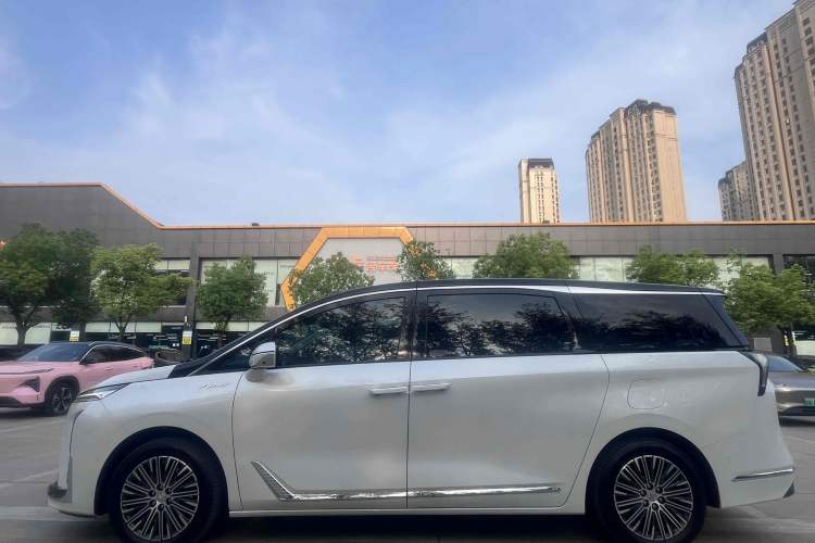 Used Buick GL8 New Energy 2024 Lu Zun Luxury Edition 7-Seater
