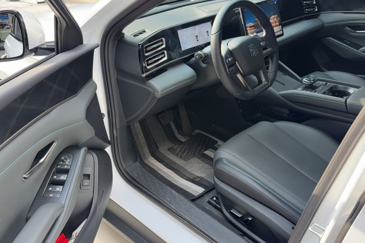 Used BYD Qin L 2025 DM-i Smart Drive 120KM Leading Model
