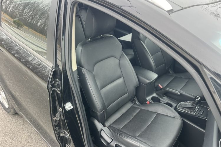 Used Kia Carens 2013 2.0L 7-Seater Automatic Comfort Edition China IV Standard