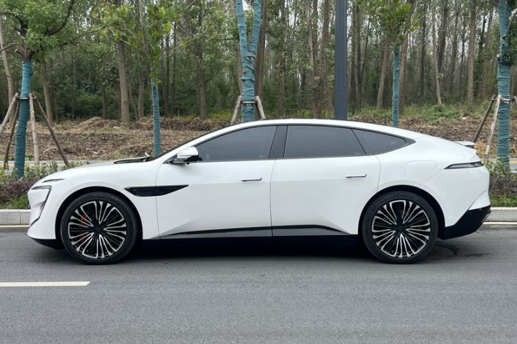 Used  12 2025 Ultra Extended-Range Edition
