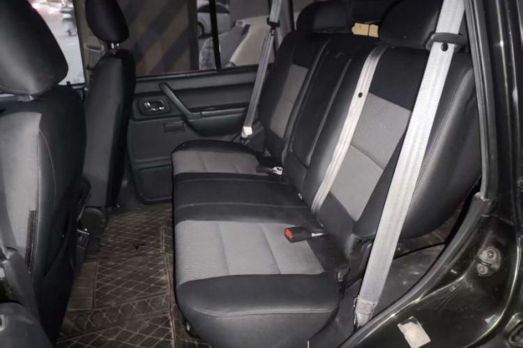 Used Leopaard Q6 2014 2.4L Two-Wheel Drive Version
