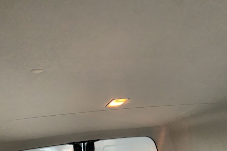 Used SAIC MAXUS Xintu V80 2019 2.5T Classic Edition 6-Speed Manual – Aoyuntong Modified Version Short Wheelbase Mid-Height Roof 5/6 Seats