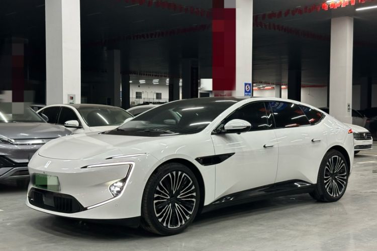 Used  12 2024 700 Three-Laser Rear-Wheel Drive Luxury Edition
